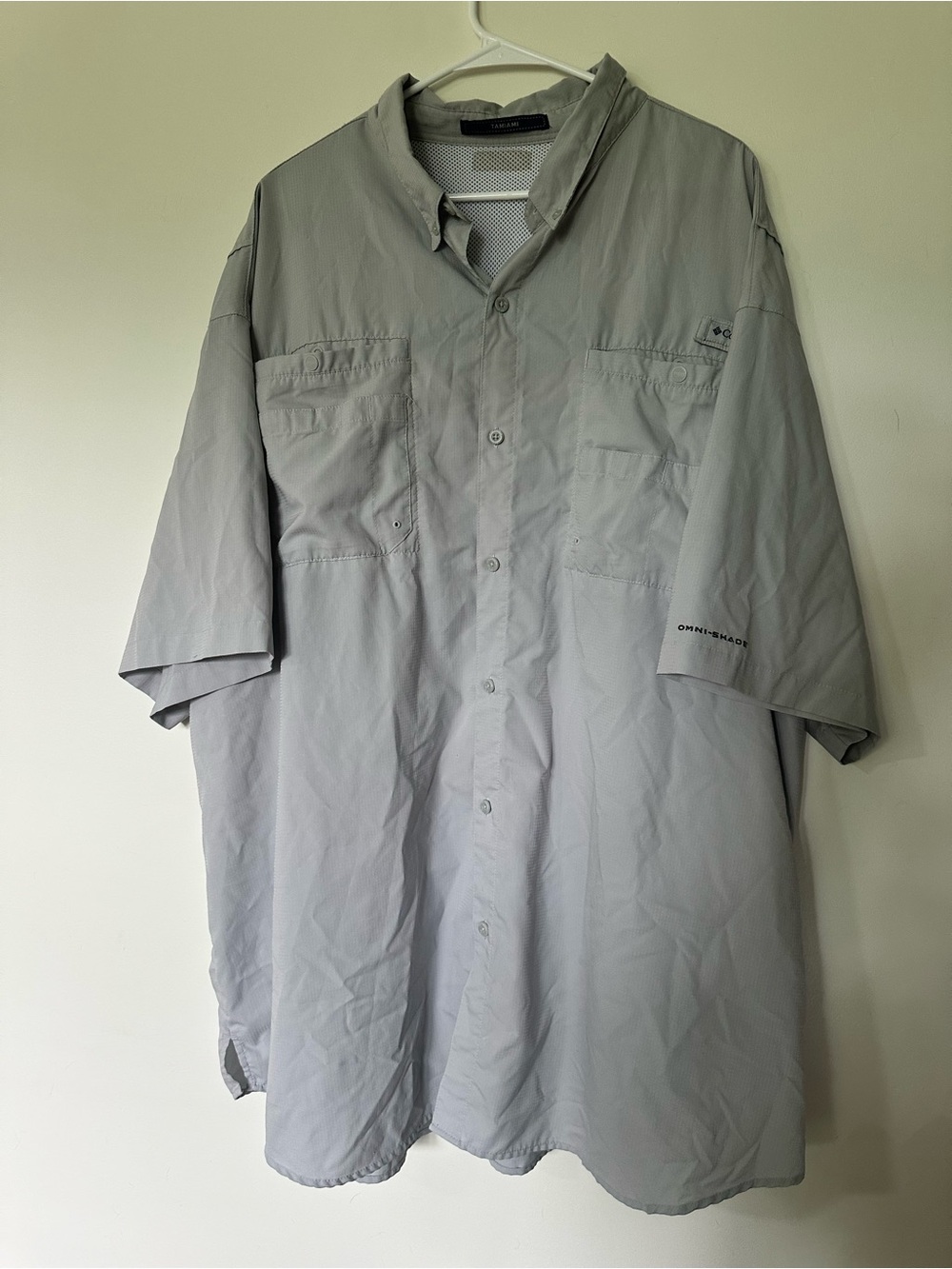 Men’s Columbia Omni-Shade Light Gray Short-Sleeve Button Fishing Shirt